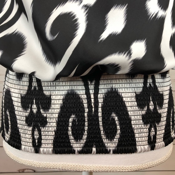 WHBM Sleeveless Black n White Top - Picture 5 of 7